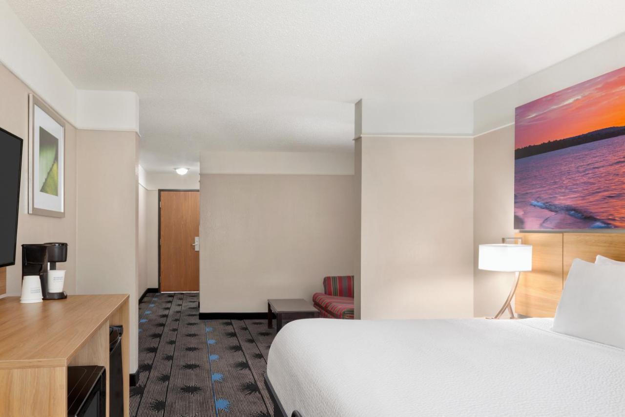 Days Inn By Wyndham Kansas City International Airport Exterior foto
