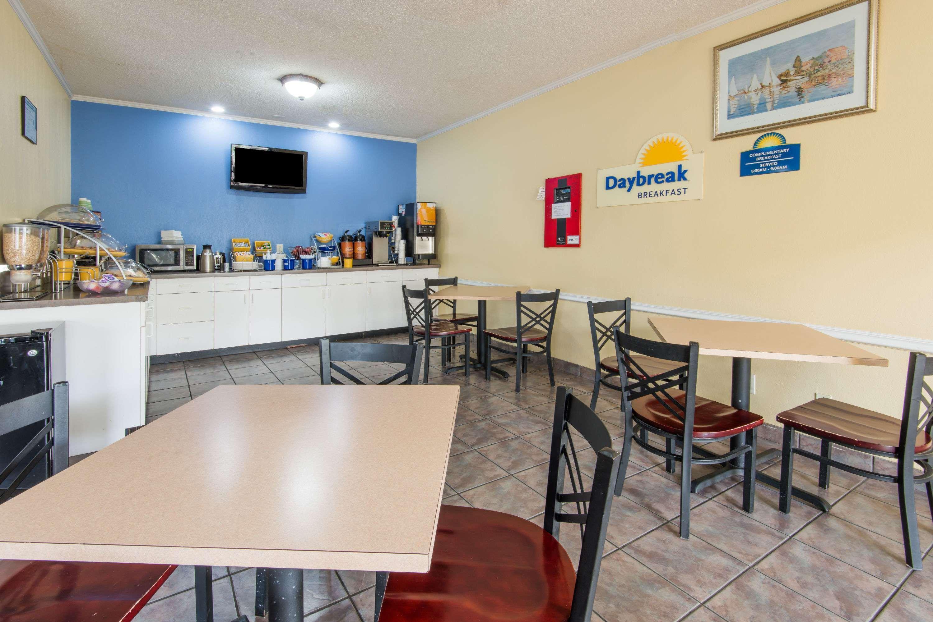 Days Inn By Wyndham Kansas City International Airport Exterior foto